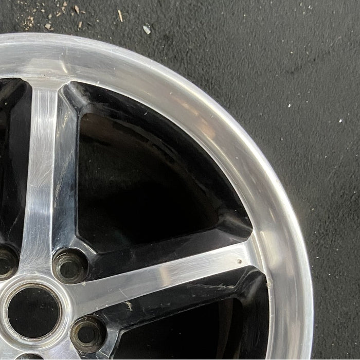 18" CHALLENGER 11-14 18x7.5 alloy thin spoke Original OEM Wheel Rim - Close-Up Detail