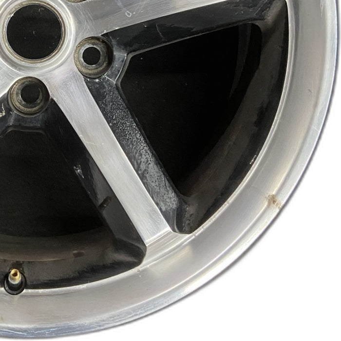 18" CHALLENGER 11-14 18x7.5 alloy thin spoke Original OEM Wheel Rim - Close-Up Detail
