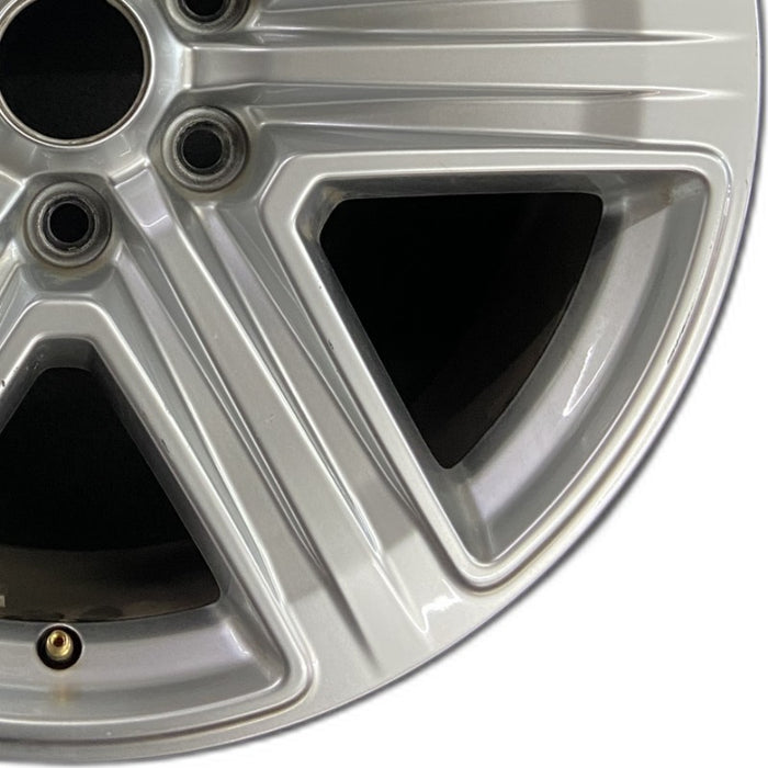 20" FORD F150 PICKUP 18-20 20x8.5 6 spoke straight spoke ribbed Original OEM - Close-Up Detail