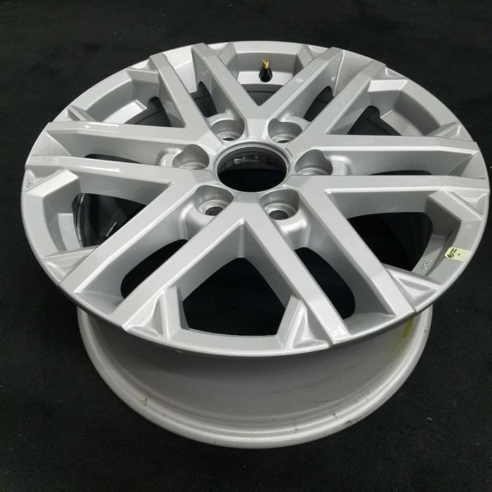18" SEQUOIA 23-24 18x7.5 6 double spoke silver Original OEM Wheel Rim - Close-Up Detail