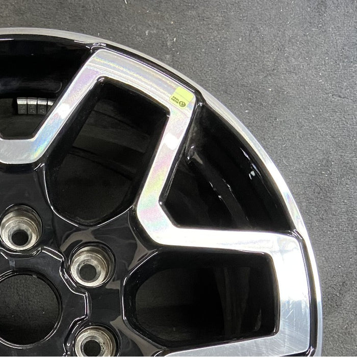 18" BRONCO 21-24 18x7.5 6 double spoke Original OEM Wheel Rim - Close-Up Detail