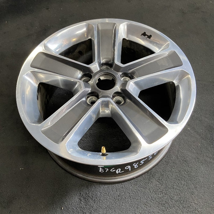 18" WRANGLER 18 VIN X 6th digit JL body 18x7.5 5 spoke straight spoke opt WHG polished with spokes granite crystal Original OEM Wheel Rim